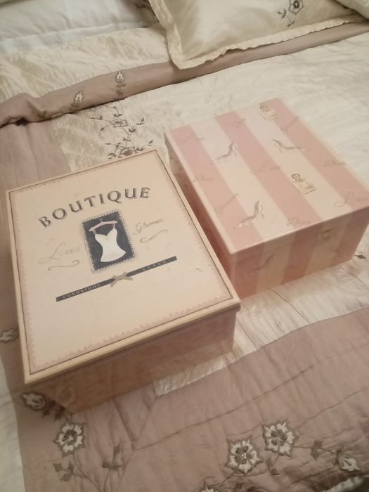 Картонные контейнеры.