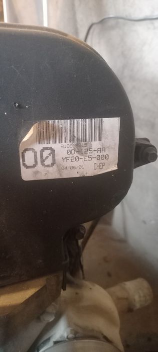 Продам запчасти на мазду трибьют 2куб
