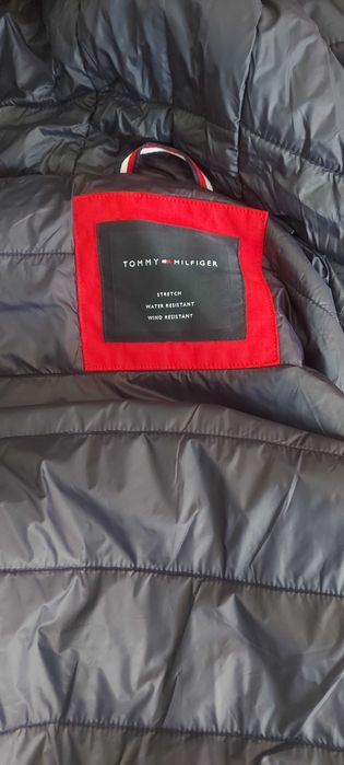 Haină Tommy Hilfiger anti-vânt, impermeabila unisex roșie M