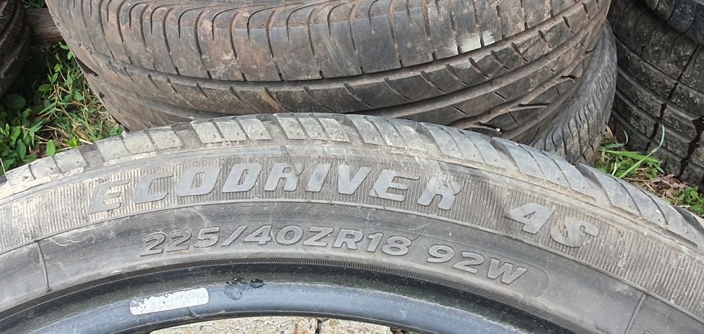 Гуми 2бр 225/40/18 - 1бр - 75лв