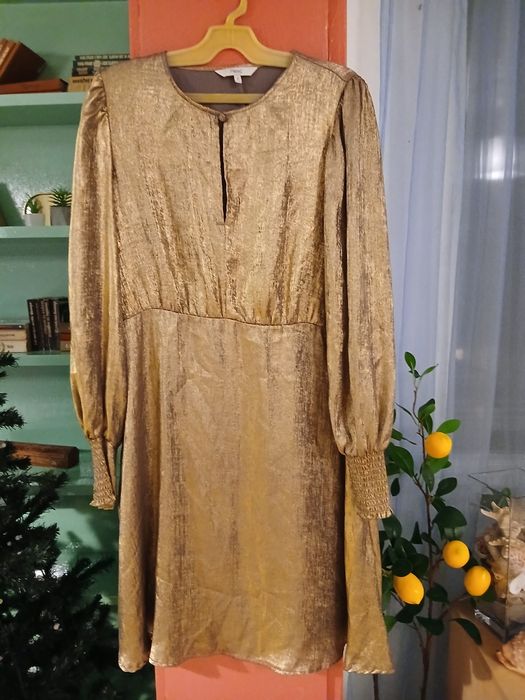 Дамска златиста рокля - номер 40 , 25лв