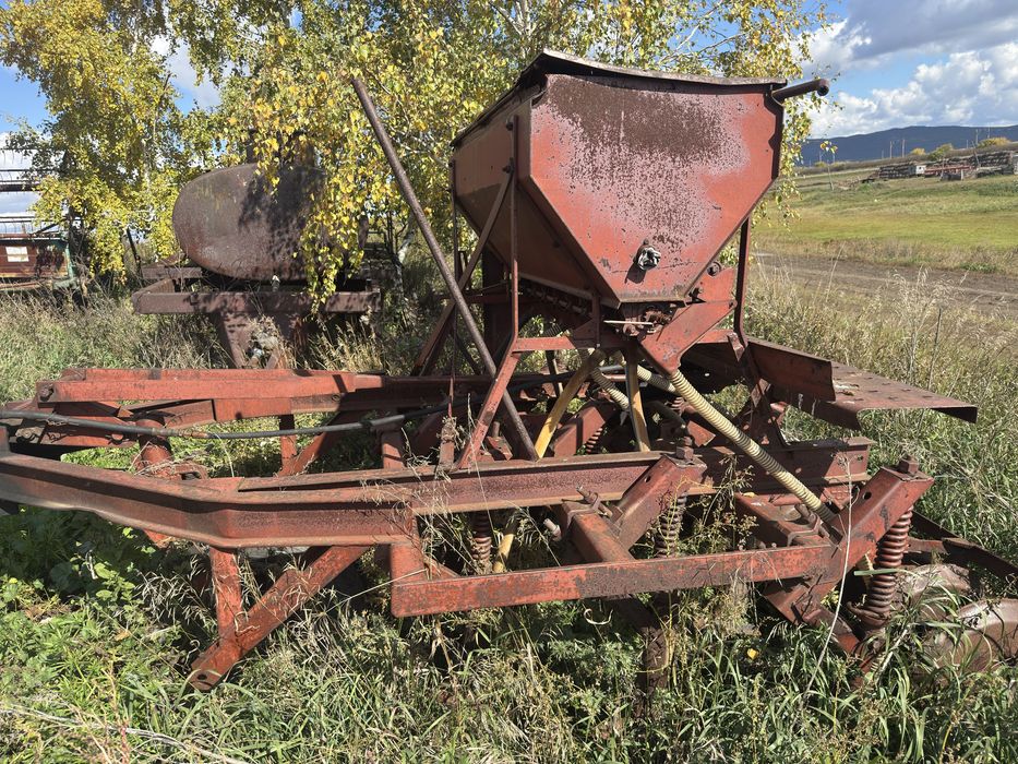 Сеялка на полном ходу обслужена