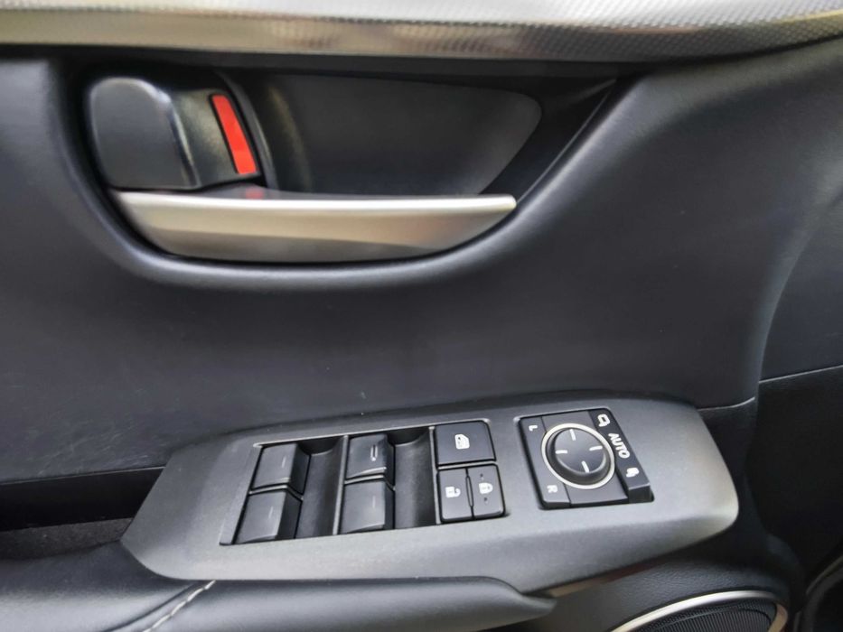 Lexus NX 300h Hybrid e-Four e-CVT
