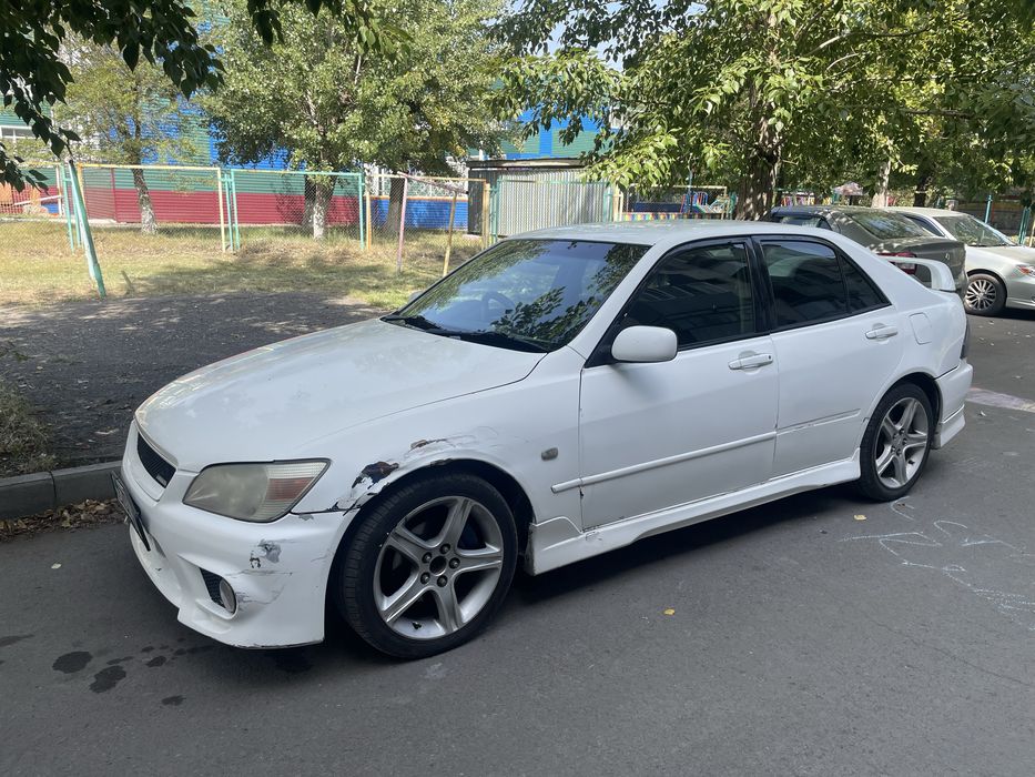 Продам машину Toyota Altezza 1999год