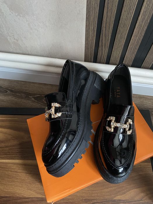 Лачени кожени Лоуфъри