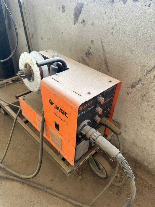 Svarka uchun uskunalar sotiladi.