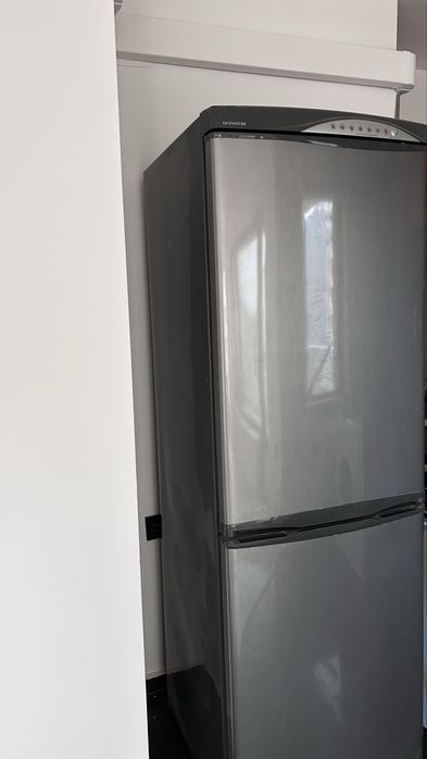 Хладилник с фризер Daewoo