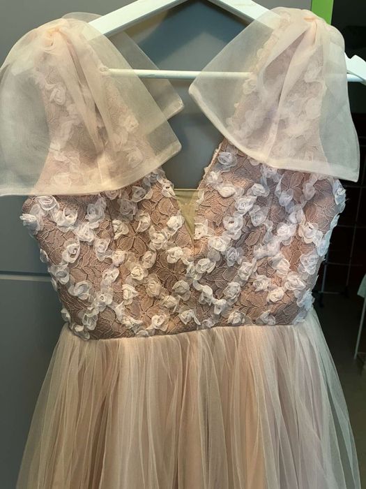 Официална рокля с 3D цветя, обличана веднъж