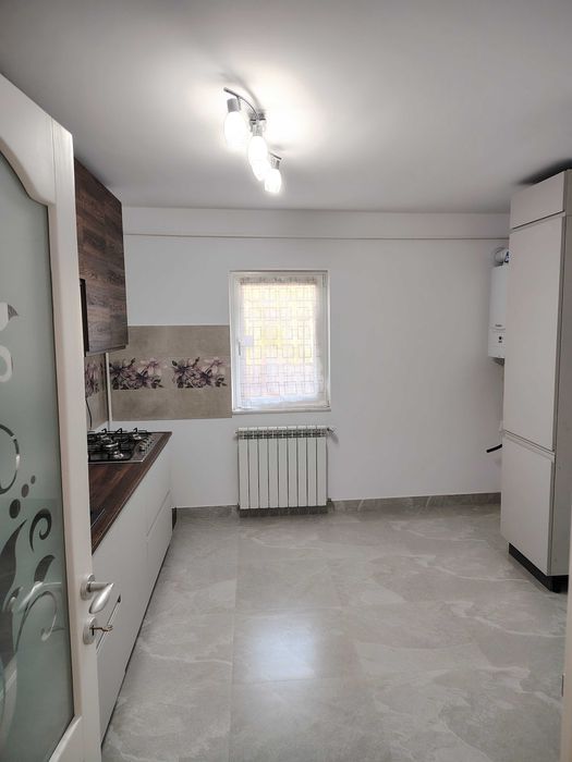 Apartament 3 camere de vânzare Roman