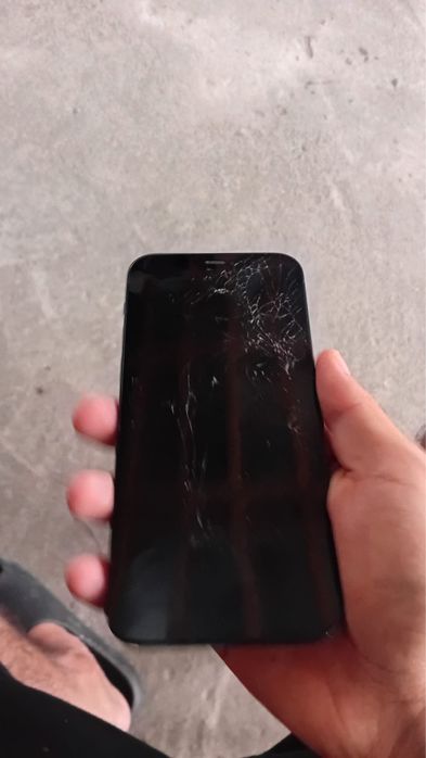 Iphone 12 128 gb 86% baterie. Farw burn stare buna de functionare