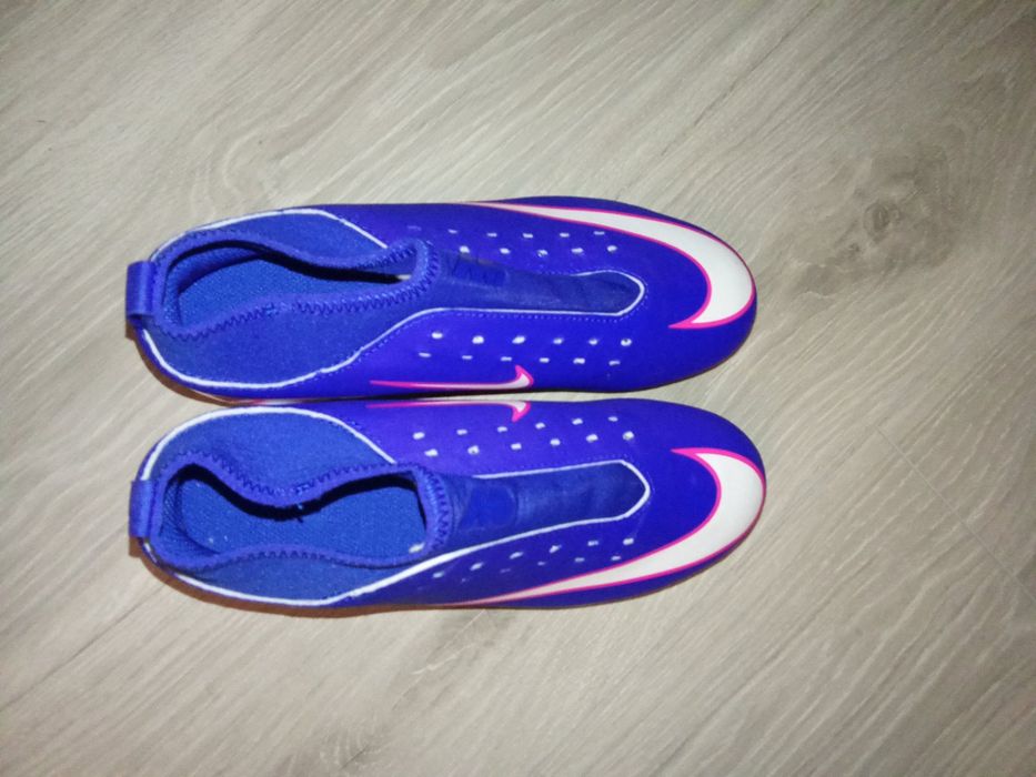 Бутонки за футбол nike mercurial