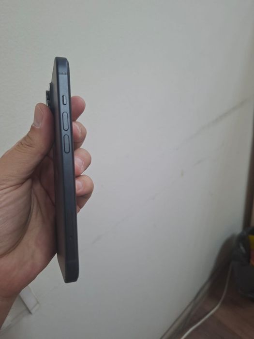 Продам iphone 15 с гарантией