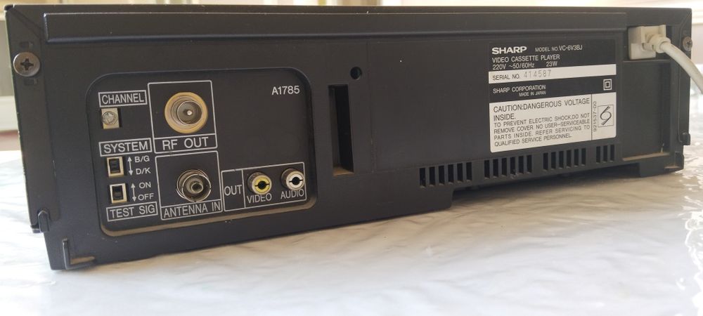 Продается видео плеер  Sharp