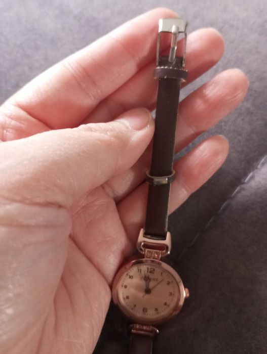 Продам часы женские наручные (Китай)