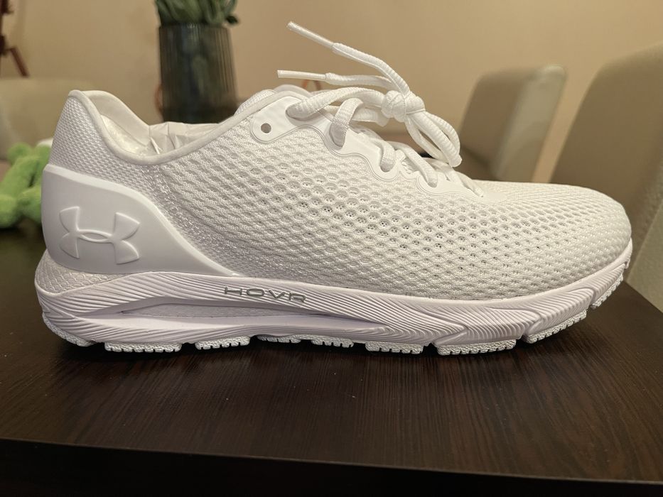 Under Armour  HOVR Sonic 4 CN