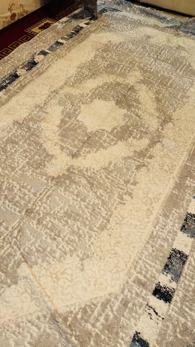 Ковер в детскую серого цвета