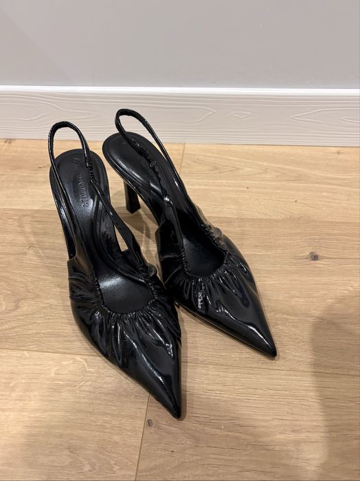 Токчета закупени от Stradivarius 39 размер