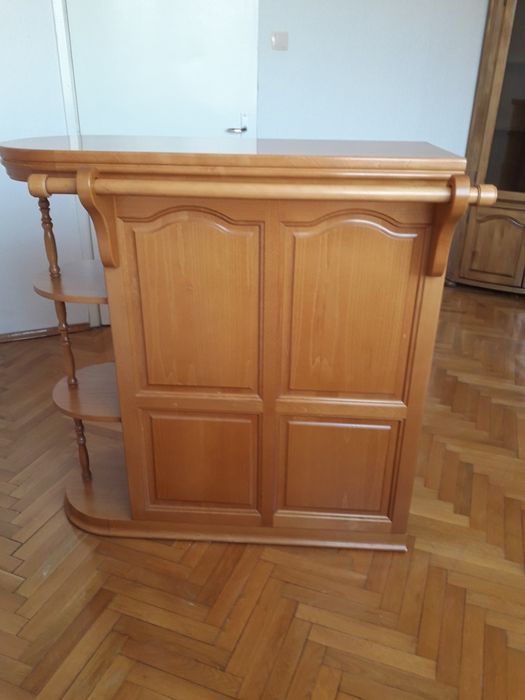 Продавам бар плот