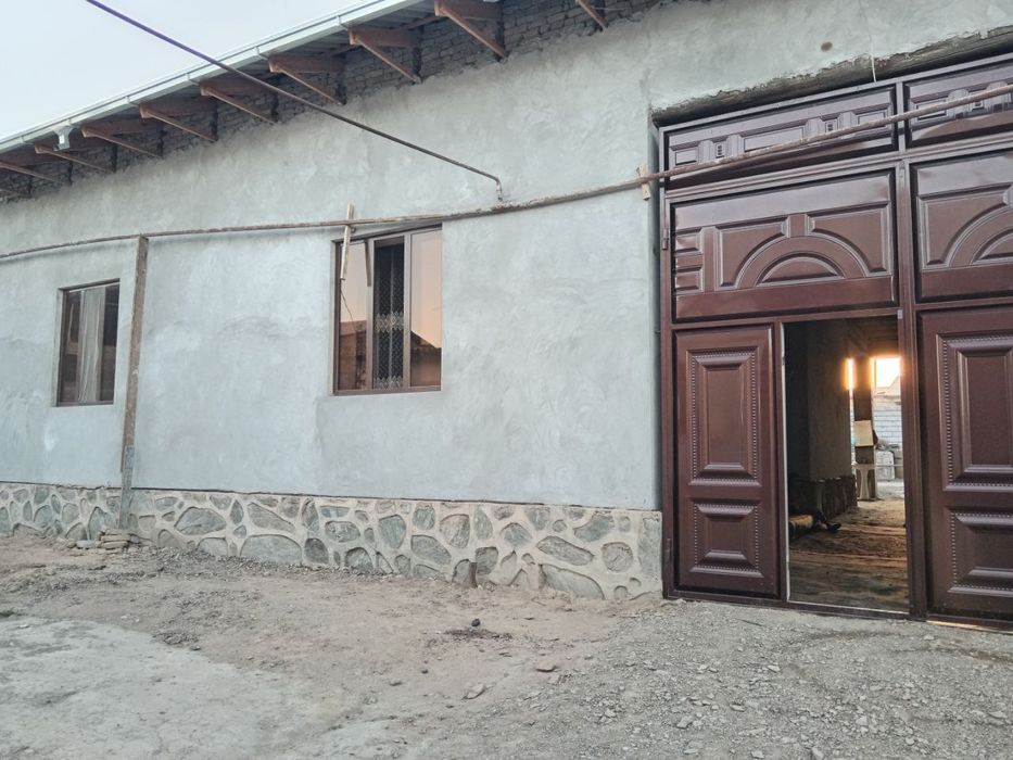 Farxod savxozda hovli sotiladi