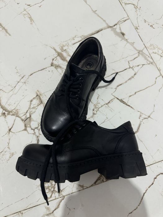 Продам детскую обувь