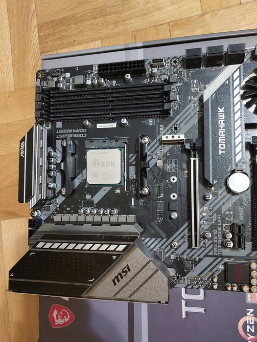 MSI X570 Tomahawk Wi-Fi