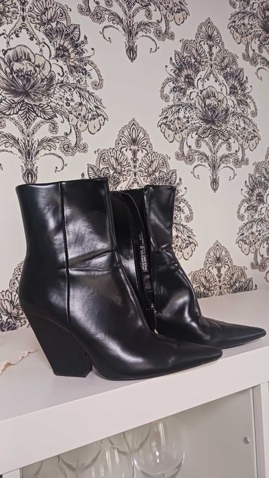 Елегантни ботички Зара