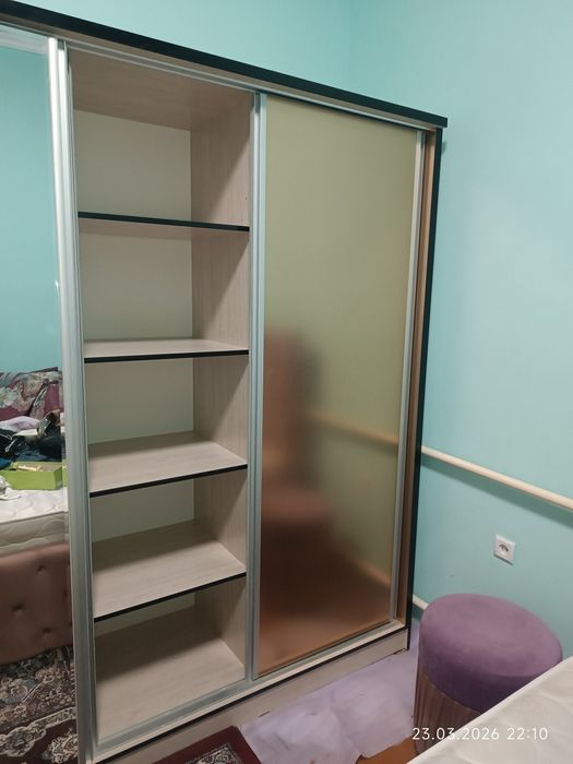 Mebel sotiladi holati yaxshi materiali Akrel, laminat ishlatilgan toza