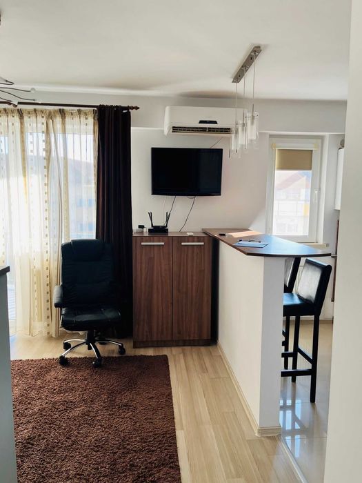 Inchiriez garsoniera cu terasa, loc de parcare, aer conditionat in zona Turnisor