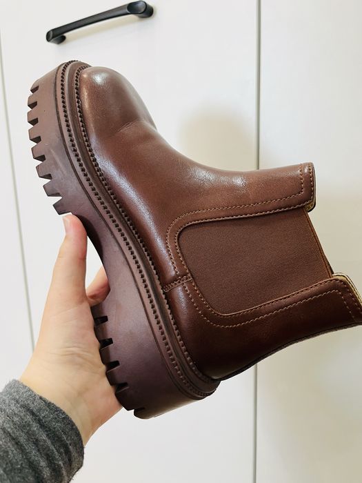 Модные ботинки челси