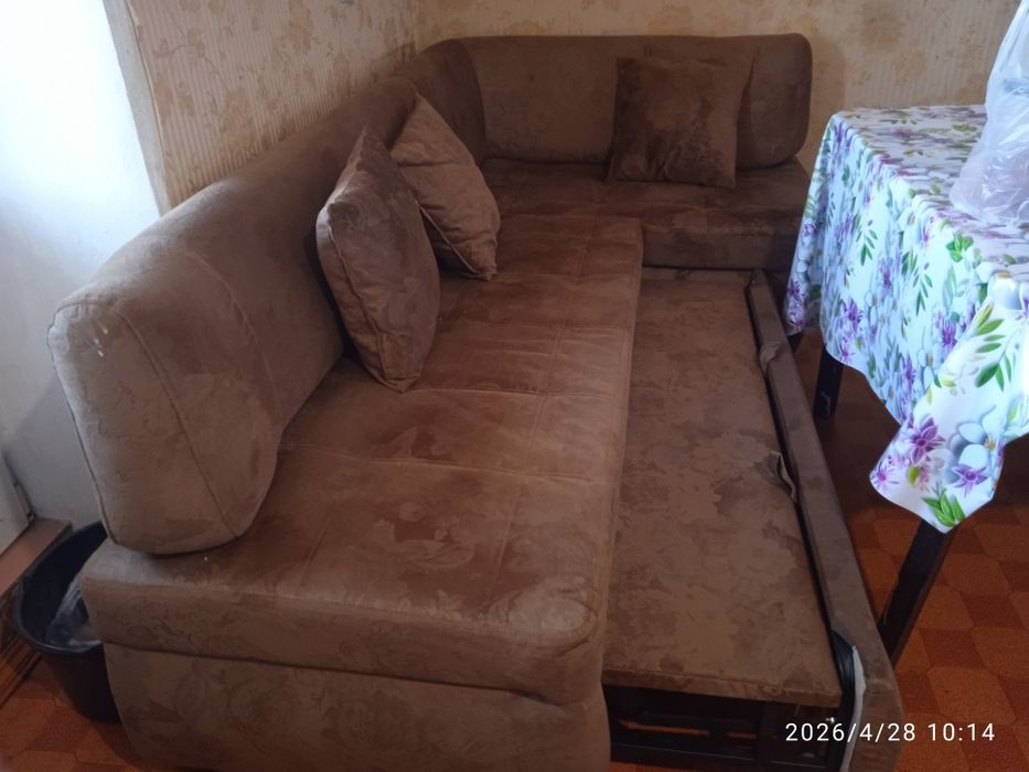 Продам угловой диван.