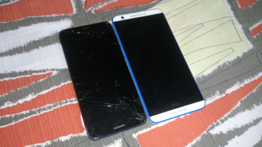 Doua telefoane mobile