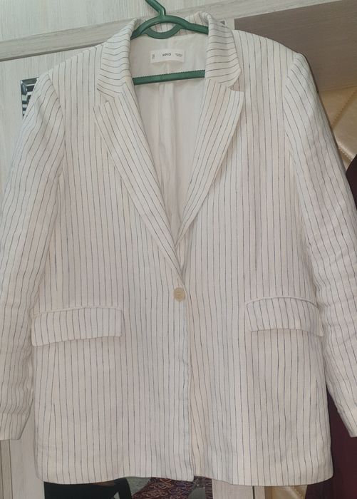 Женский пиджак с футболкой