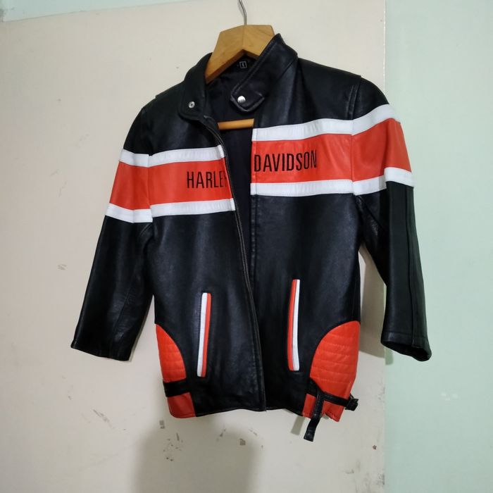 Продам кожаные куртки.