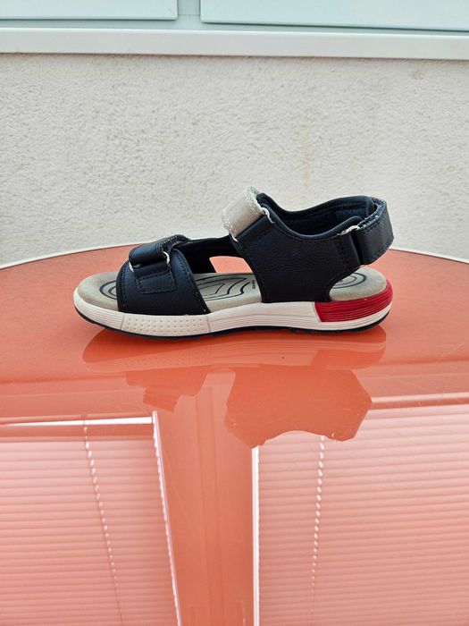 Детски сандали GEOX за момче номер 33. Много запазени.