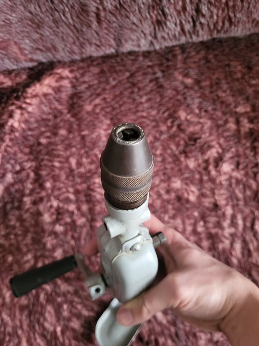 Ручная механическая дрель