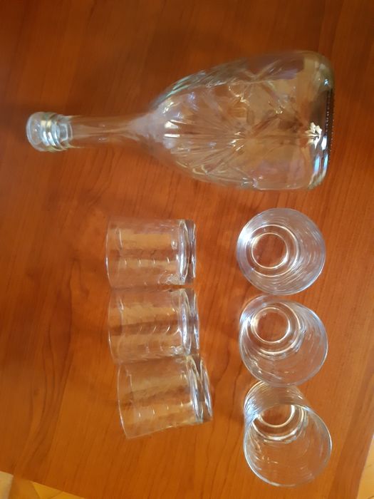 Комплекти: СЕРВИЗ Гарафа и 6 чаши за аперативи/ Ракия