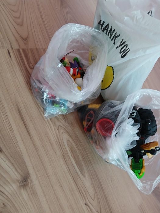Лот от различни играчки