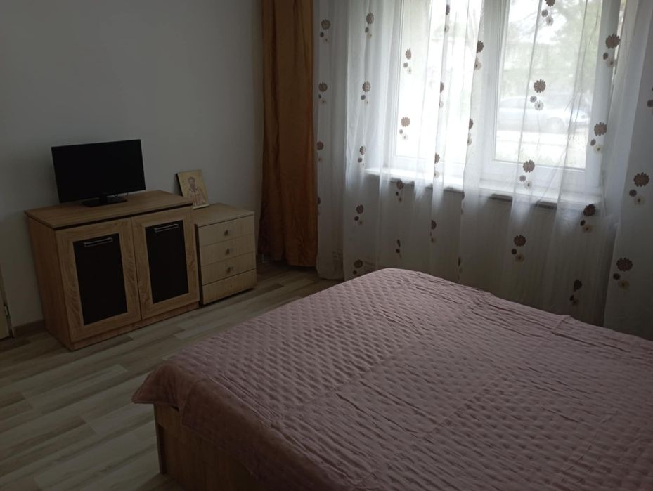 Închiriez garsoniera confort 1