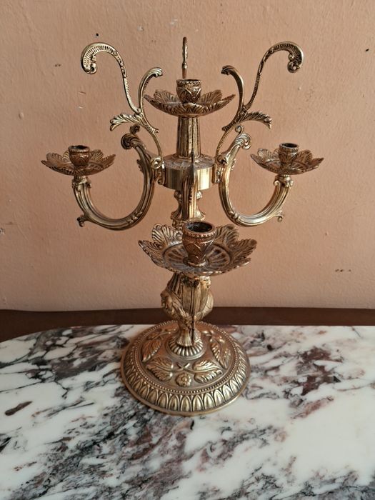 Красив   свещник