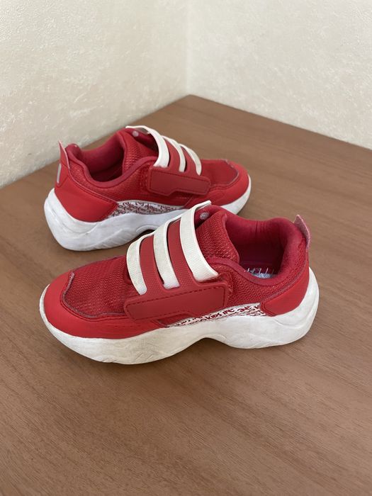 Детские кроссовки