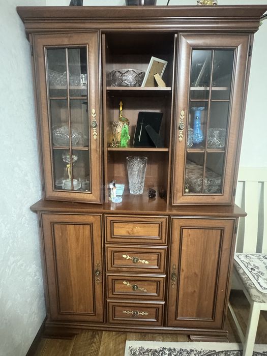 Продам шкаф витрину