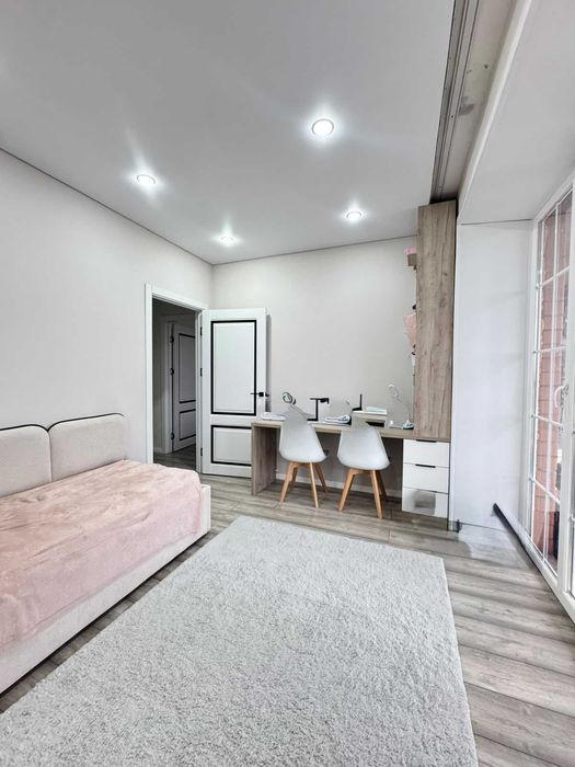 Продам евро 3-х ком., в Центре, район 8 школа