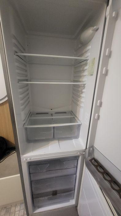 Продам холодильник Indesit б/у