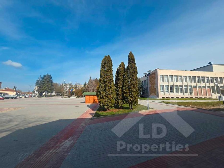 Двуетажна къща в центъра на гр.Вълчи дол