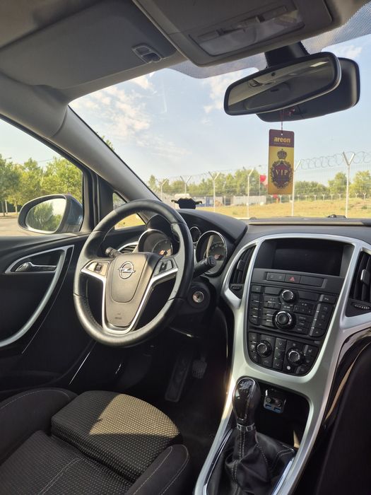 Opel Astra J - 2011