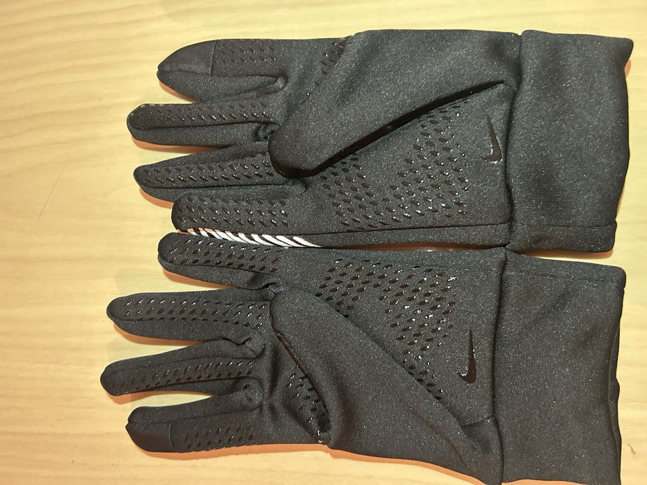 Футболный перчатки