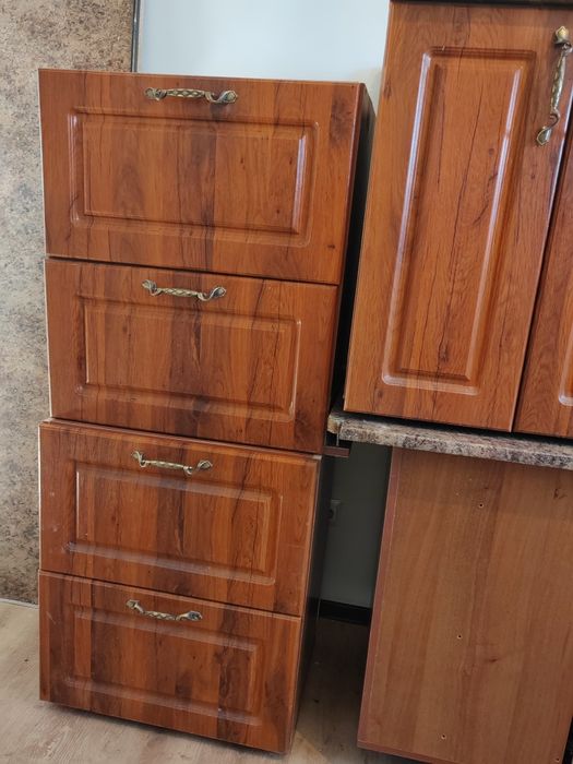 Кухонный гарнитура продаётся