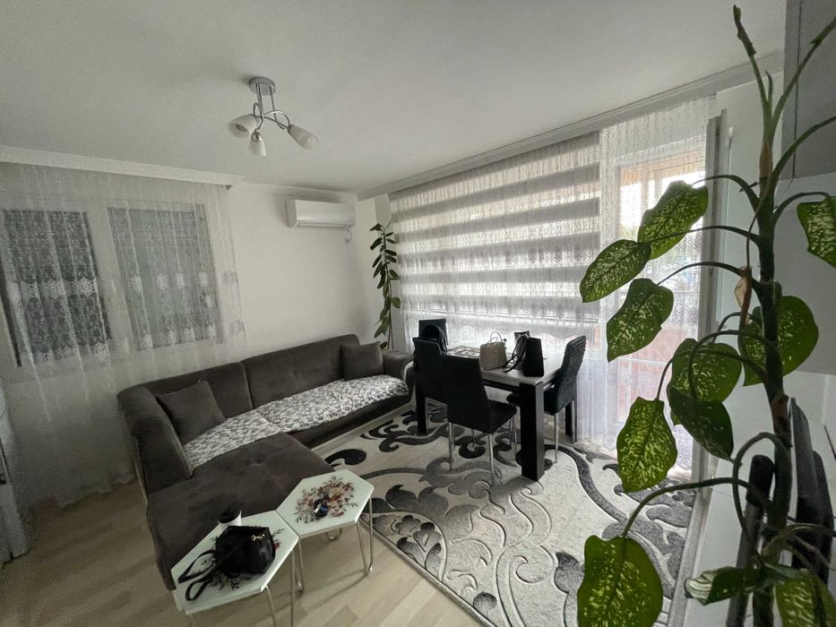 Дава се под наем Тристаен апартамент в Бургас, Славейков - 90 кв.м за 612 € - Снимка #1