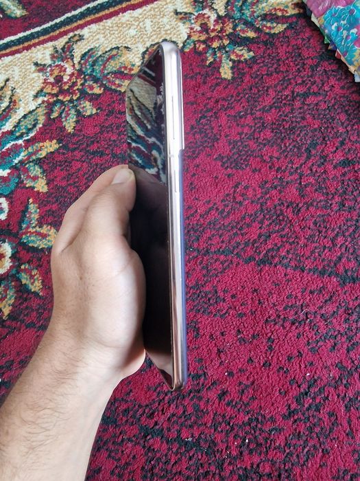 S21+ 5g srochna sotiladi