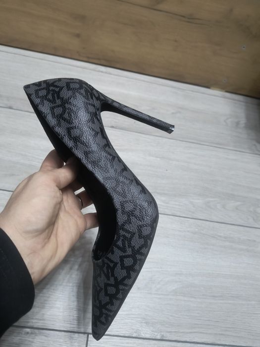 Pantofi stiletto noi
